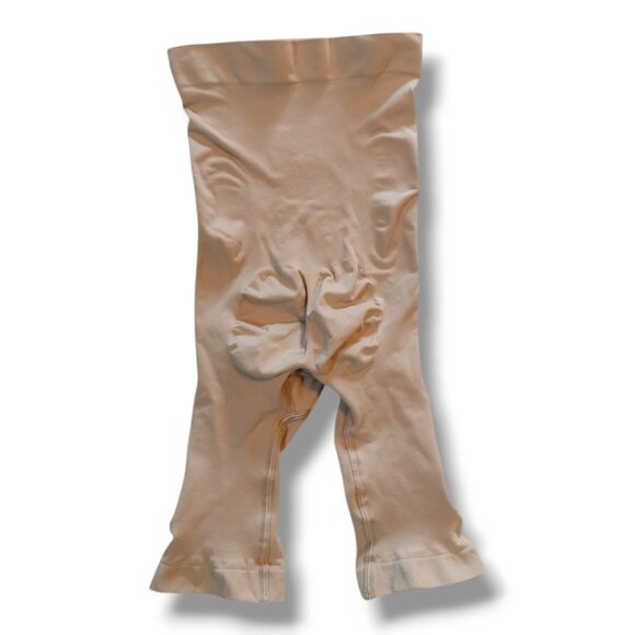 Skims Seamless Sculpt High-Waisted Above The Knee Short - Picture 5 of 5